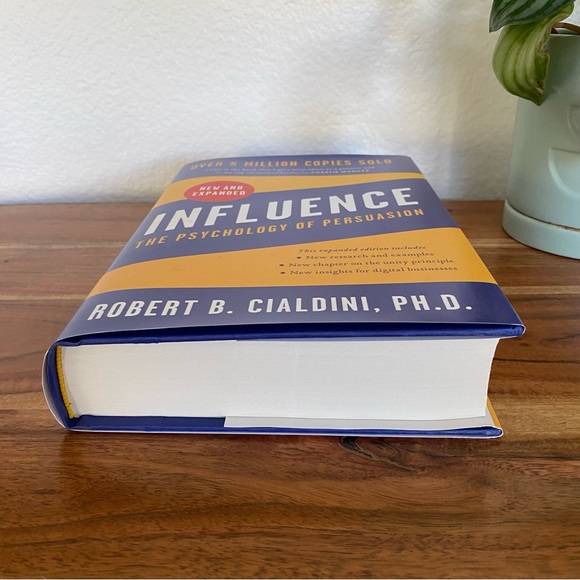 Influence: The Psychology of Persuasion by Robert B. Cialdini, Hardcover - Picture 7 of 7
